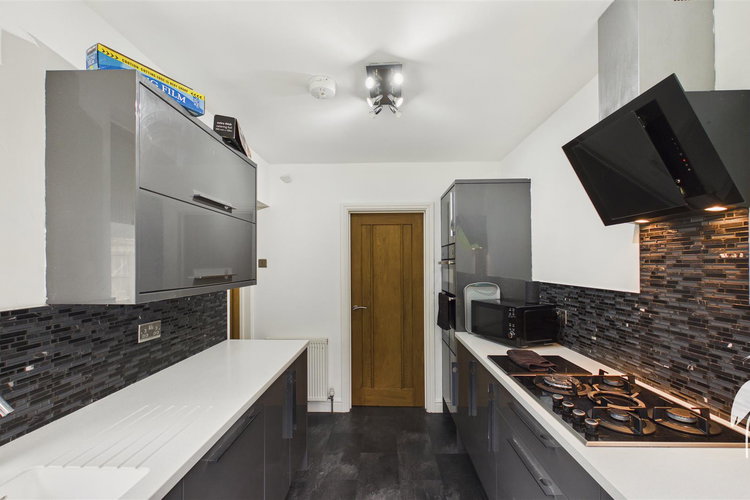 Bedroom 1 - Picture 10 of 22