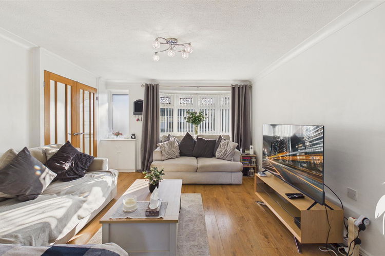 Lounge - Picture 3 of 25