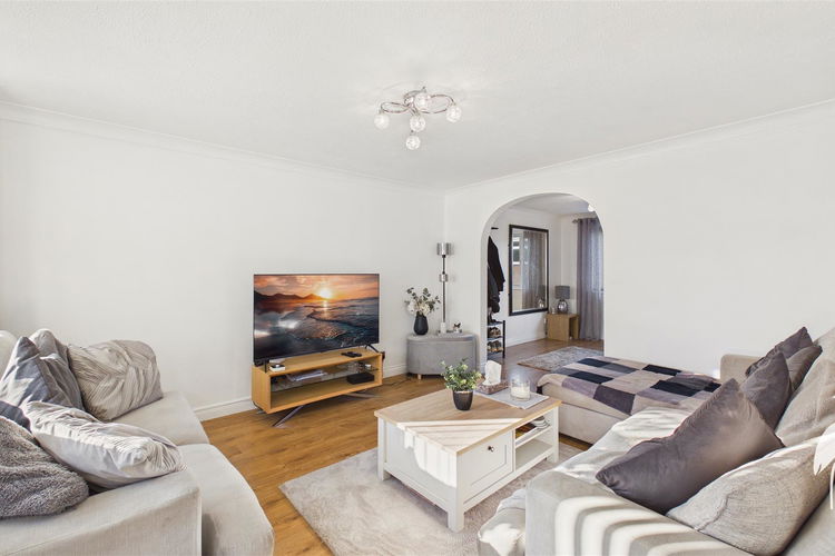 Lounge - Picture 4 of 25