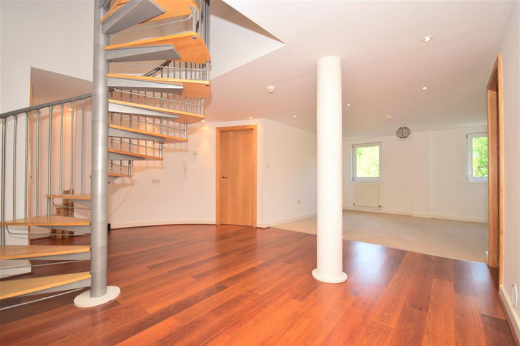 Reception Hall - Picture 2 of 16