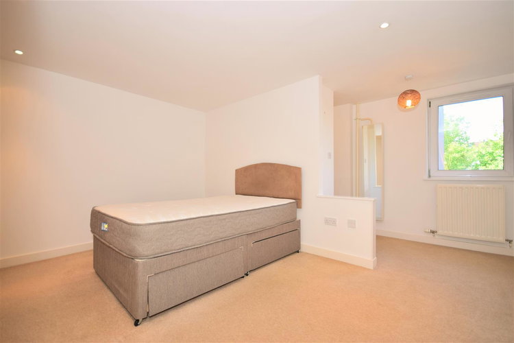 Master Bedroom - Picture 11 of 16