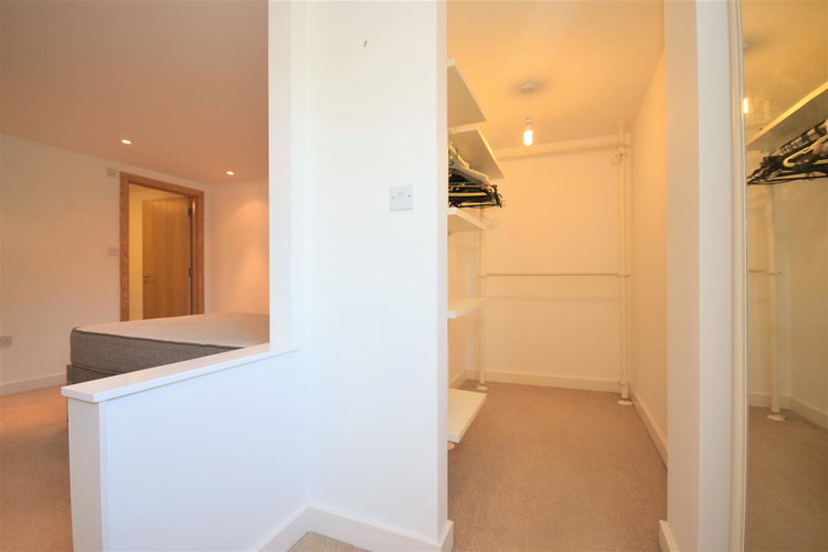 Master Bedroom - Picture 12 of 16