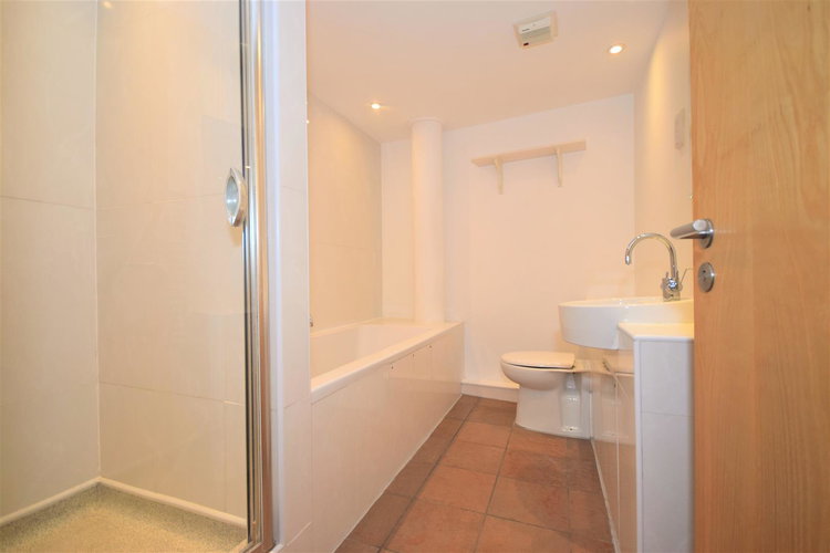 Bathroom - Picture 16 of 16