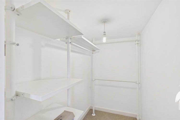 Dressing Area - Picture 13 of 27