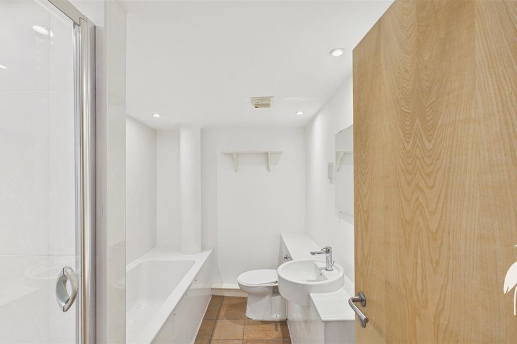 Bathroom - Picture 16 of 27