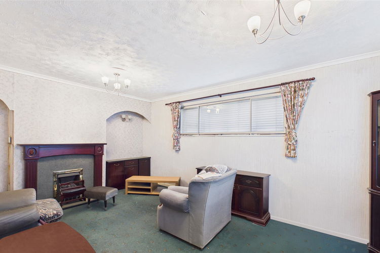 Lounge - Picture 2 of 15