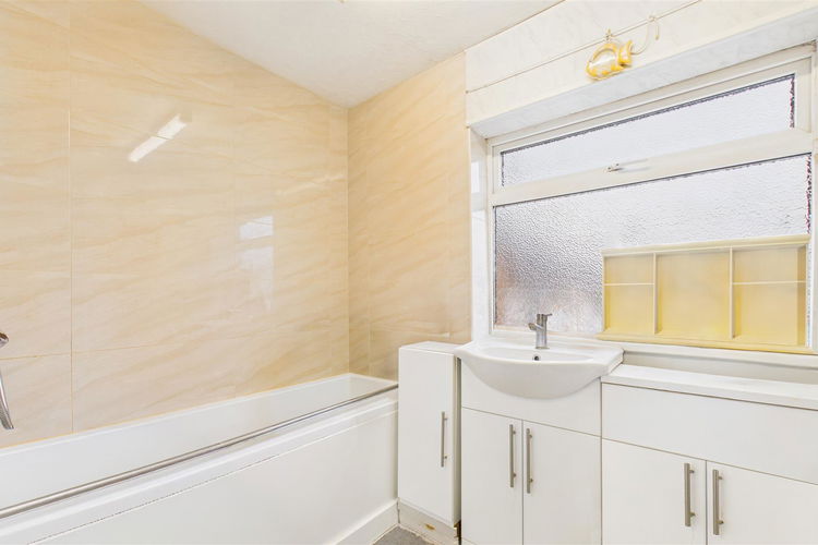 Bathroom - Picture 15 of 15