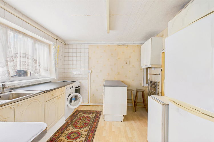 Kitchen - Picture 6 of 15