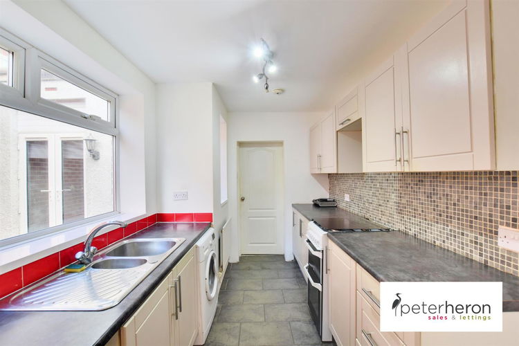 Kitchen - Picture 5 of 14