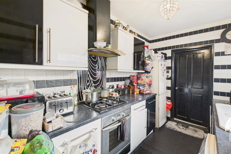 Kitchen - Picture 5 of 12