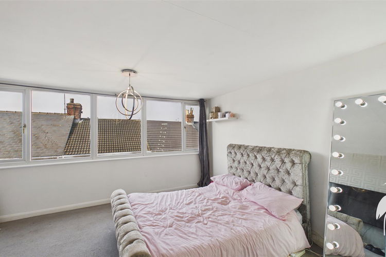 Bedroom 1 - Picture 12 of 18