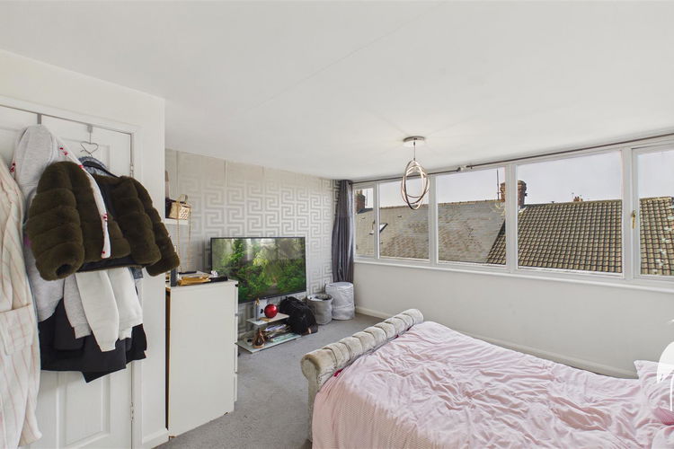 Bedroom 1 - Picture 13 of 18