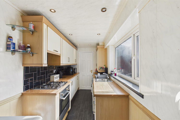 Kitchen - Picture 7 of 18