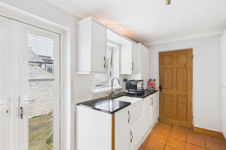 Kitchen - Picture 5 of 13