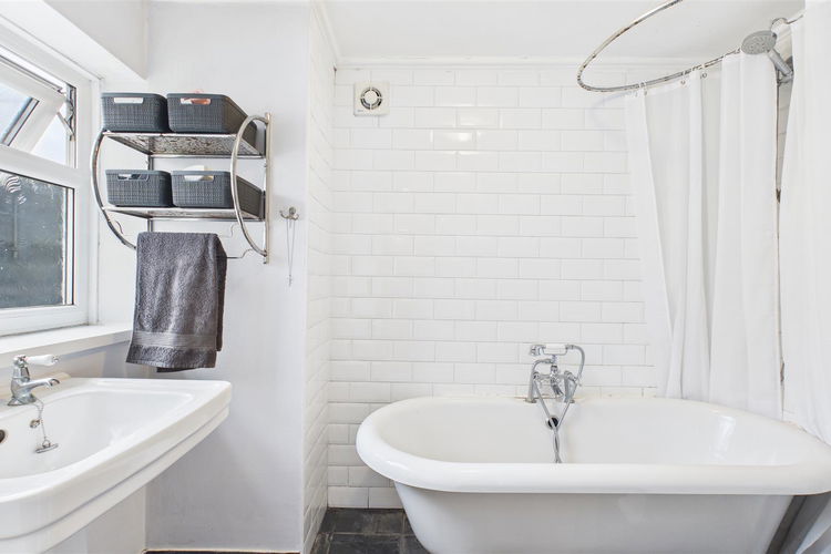 Bathroom - Picture 6 of 13