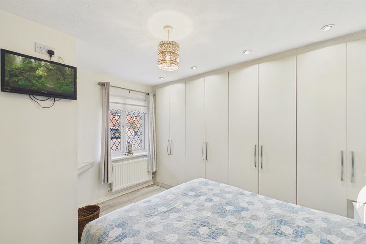 Bedroom 1 - Picture 13 of 28