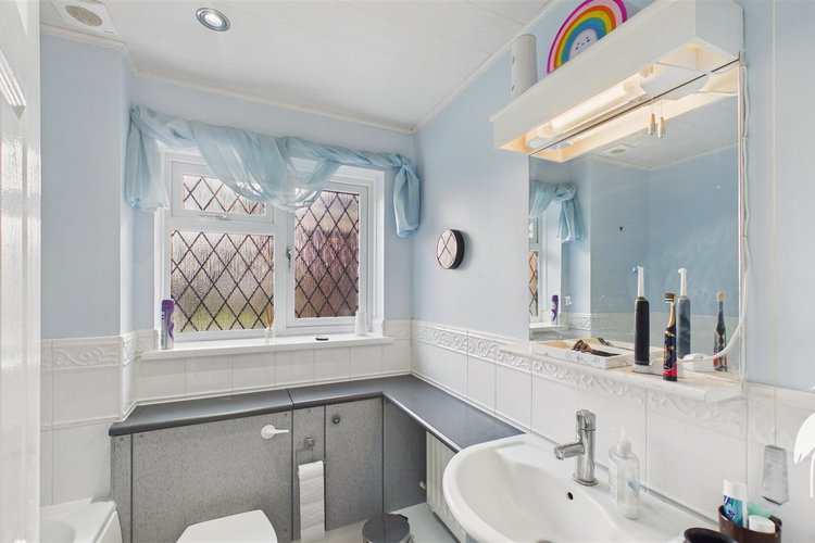 Bathroom - Picture 22 of 28