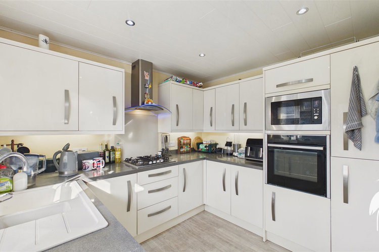 Kitchen - Picture 10 of 28