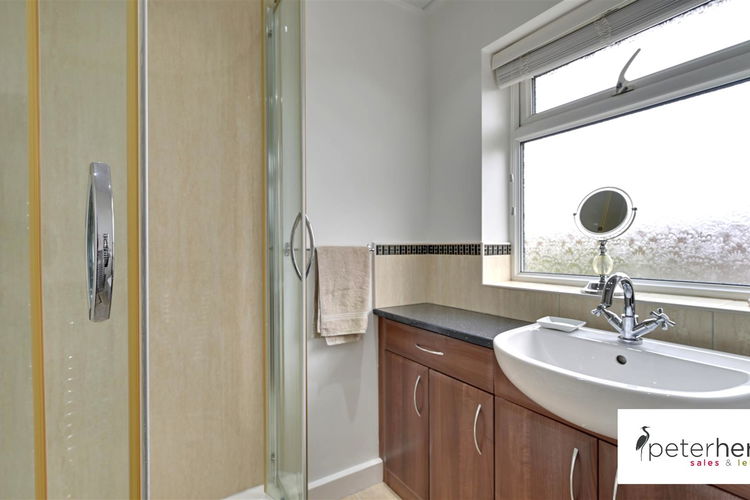 Bathroom - Picture 16 of 21