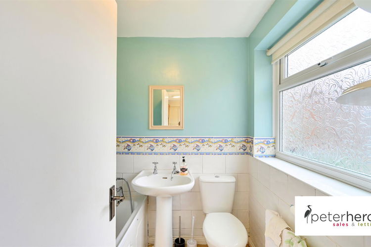 Bathroom - Picture 10 of 20