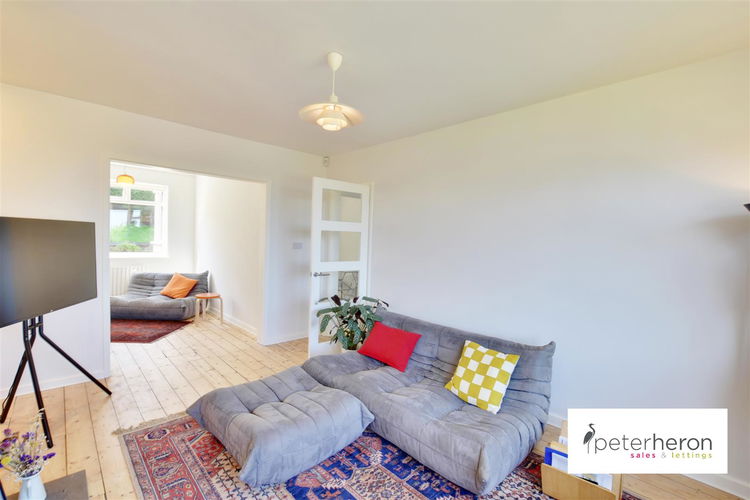 Lounge - Picture 5 of 15