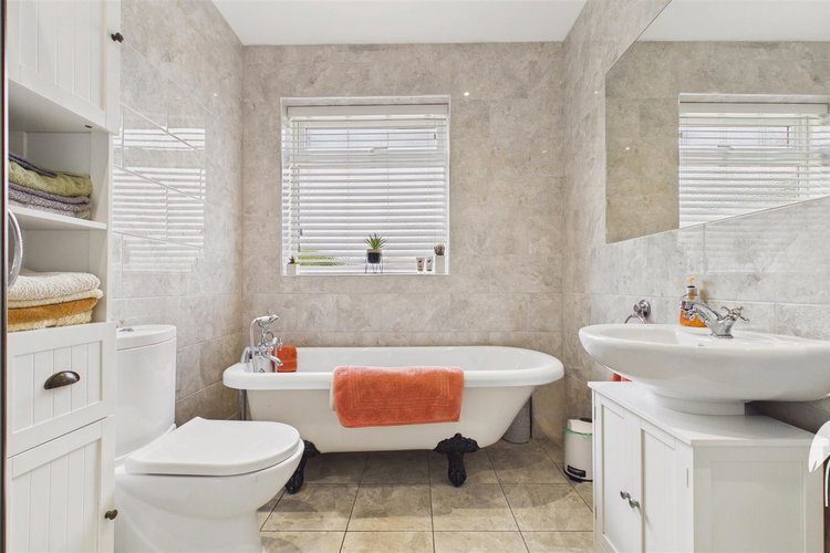 Bathroom - Picture 20 of 40