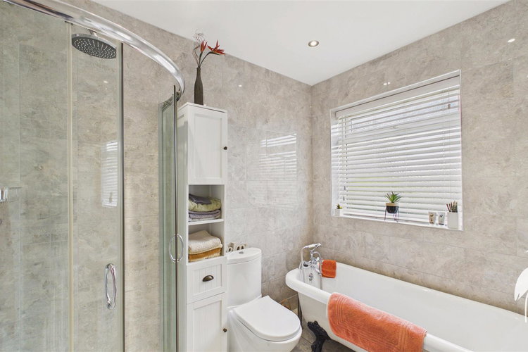 Bathroom - Picture 21 of 40