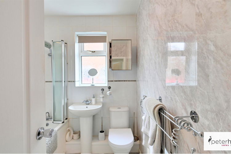 Bathroom - Picture 11 of 22