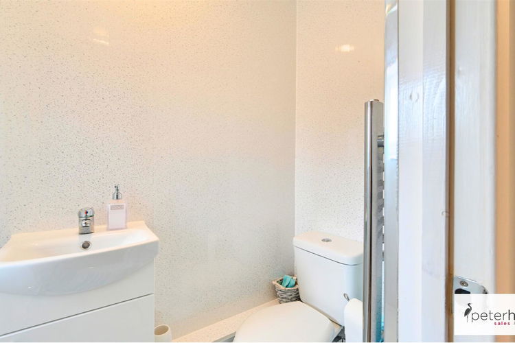 Shower Room - Picture 18 of 22