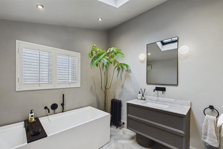 Bathroom - Picture 22 of 41