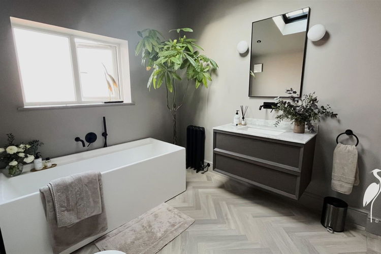 Bathroom - Picture 18 of 35