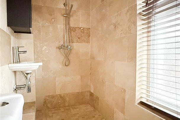 Wet Room - Picture 27 of 35