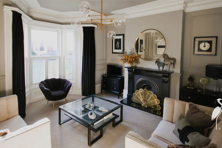 Lounge - Picture 2 of 35