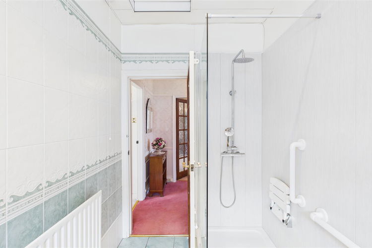 Showerroom - Picture 17 of 24