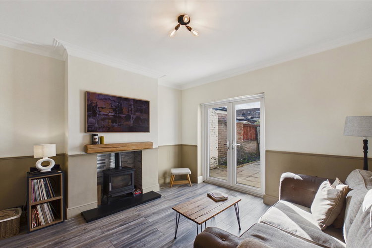 Lounge - Picture 2 of 30