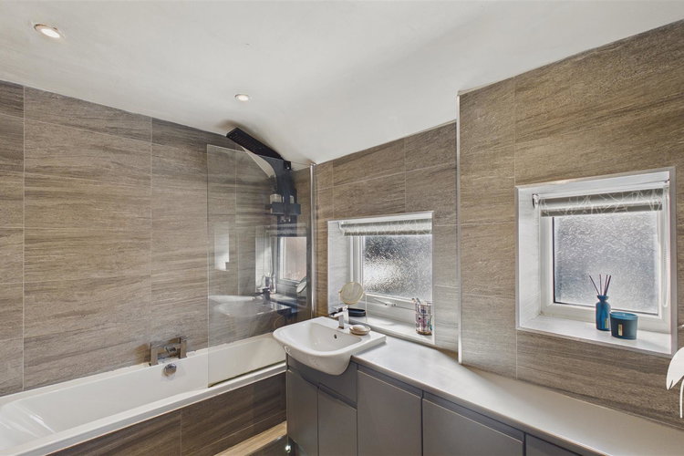 Bathroom - Picture 24 of 30