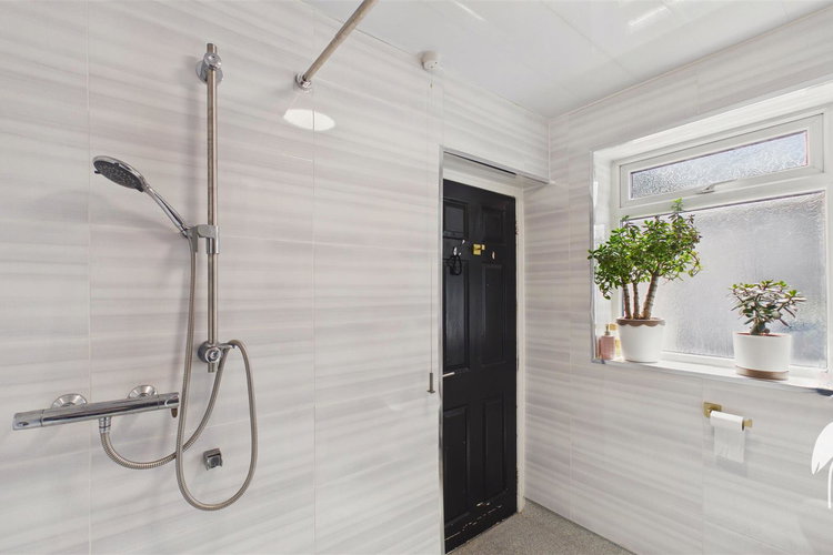 Wet Room - Picture 13 of 23