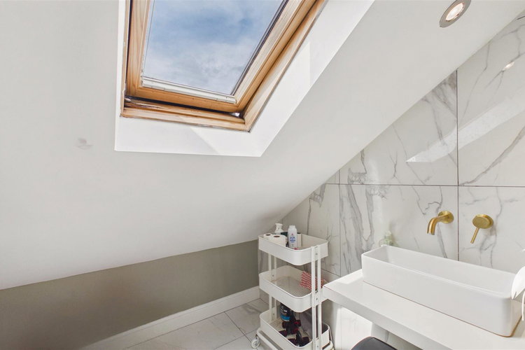 En Suite - Picture 19 of 23