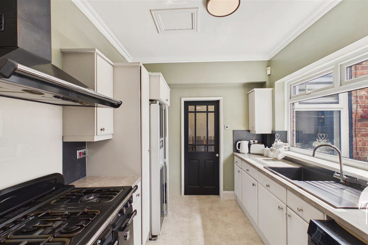 Kitchen - Picture 6 of 23