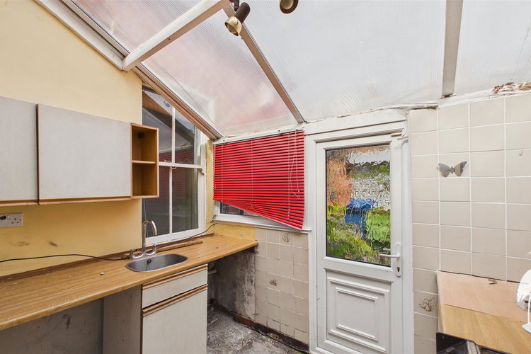 Kitchen - Picture 4 of 12