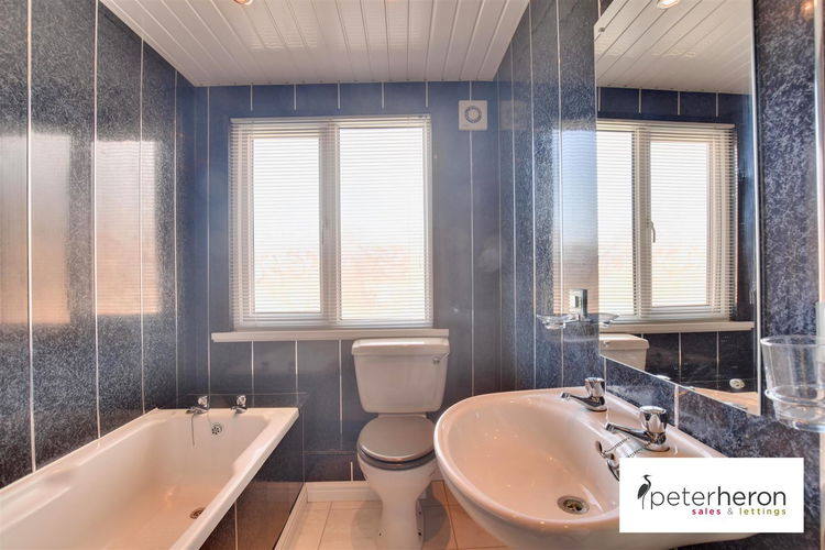 Bathroom - Picture 10 of 20