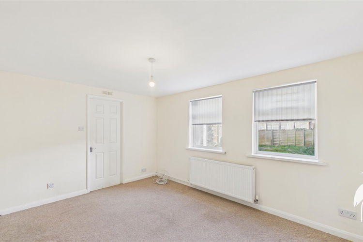 Lounge - Picture 3 of 18