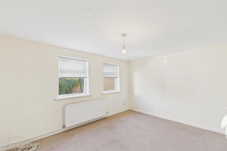 Lounge - Picture 4 of 18