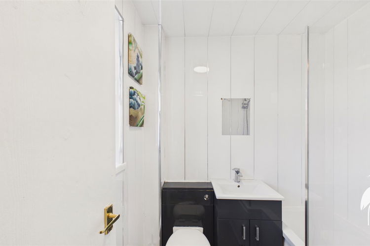 Bathroom - Picture 16 of 18