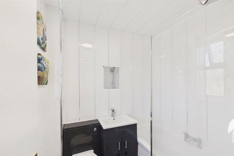 Bathroom - Picture 17 of 18