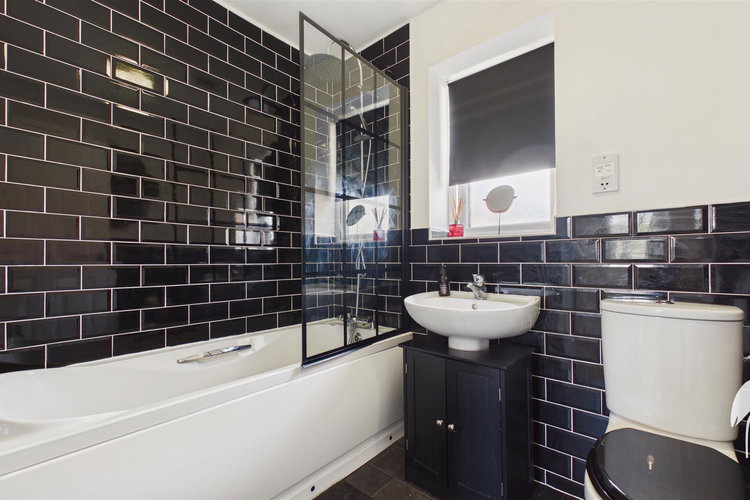 Bathroom - Picture 24 of 26