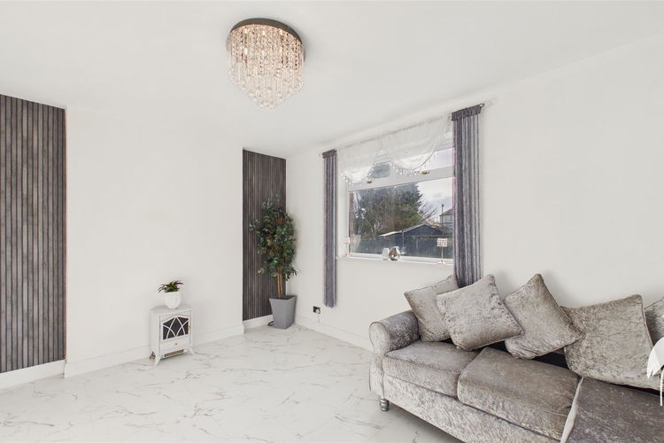 Lounge - Picture 2 of 16