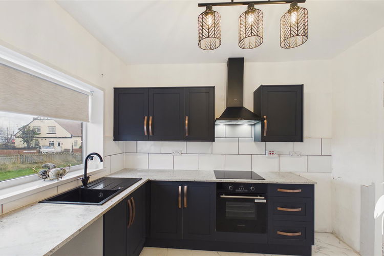 Kitchen - Picture 4 of 16