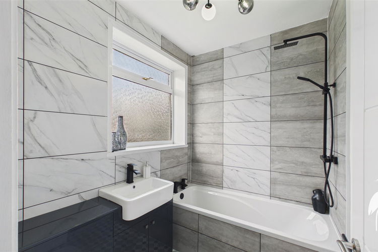 Bathroom - Picture 7 of 16