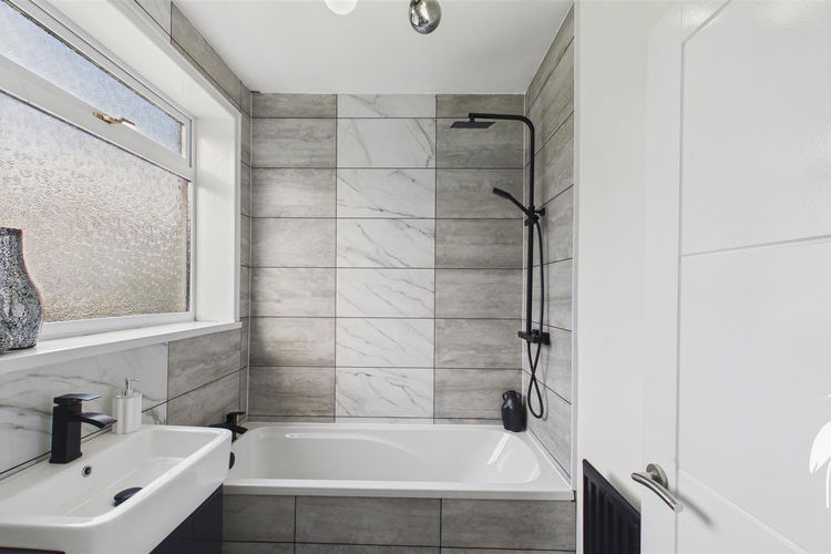 Bathroom - Picture 8 of 16